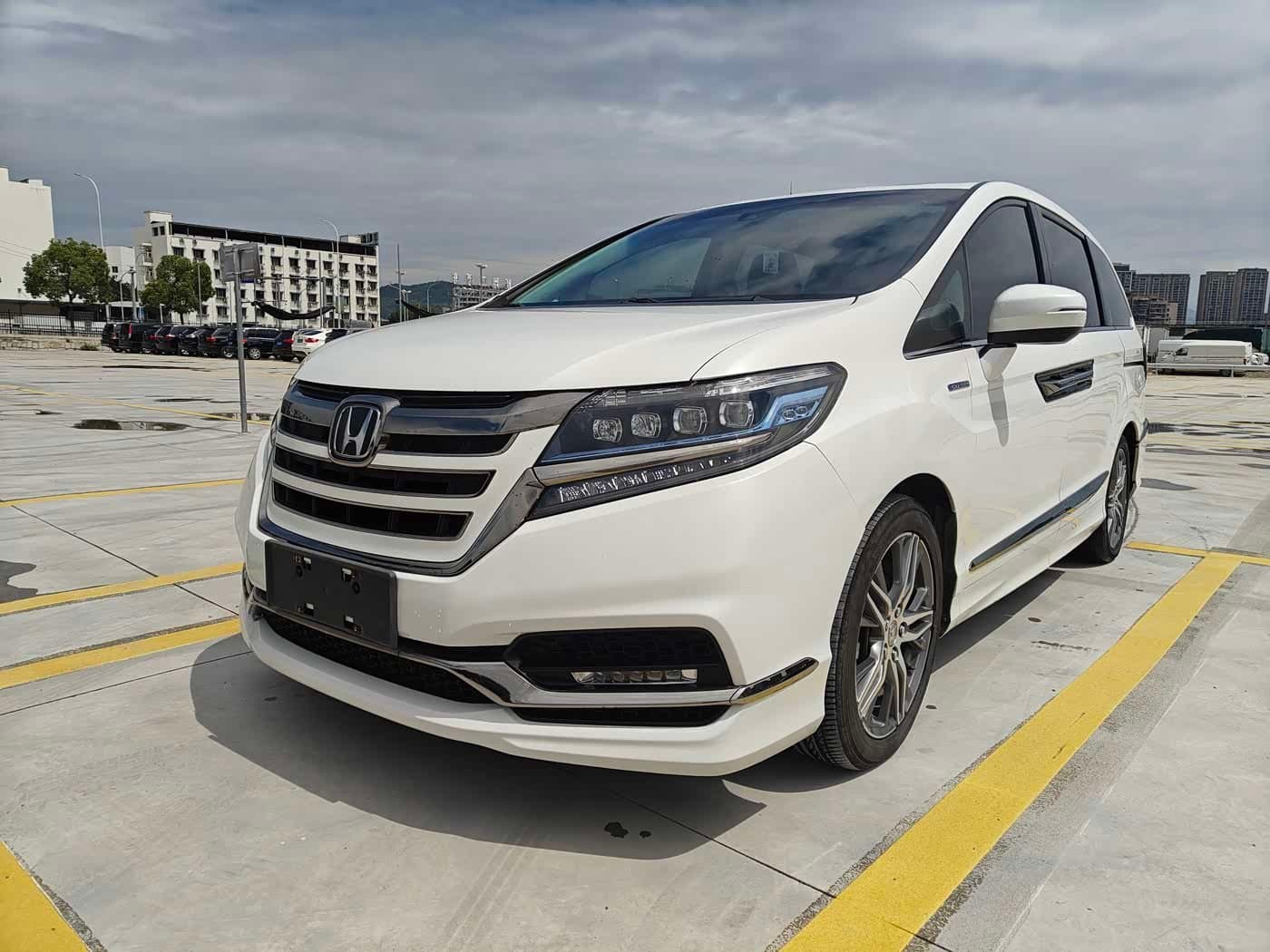 2019 Honda Elysion White, 80,000 km, China export – photo 1