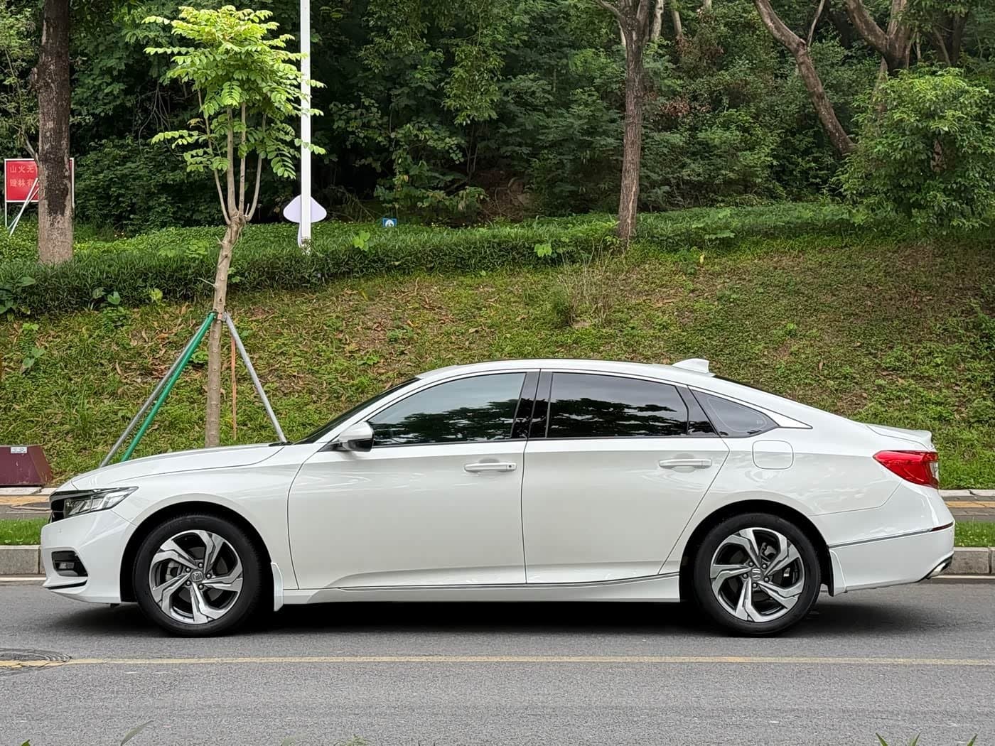 2019 Honda Accord White, 62,000 km, China export – photo 3
