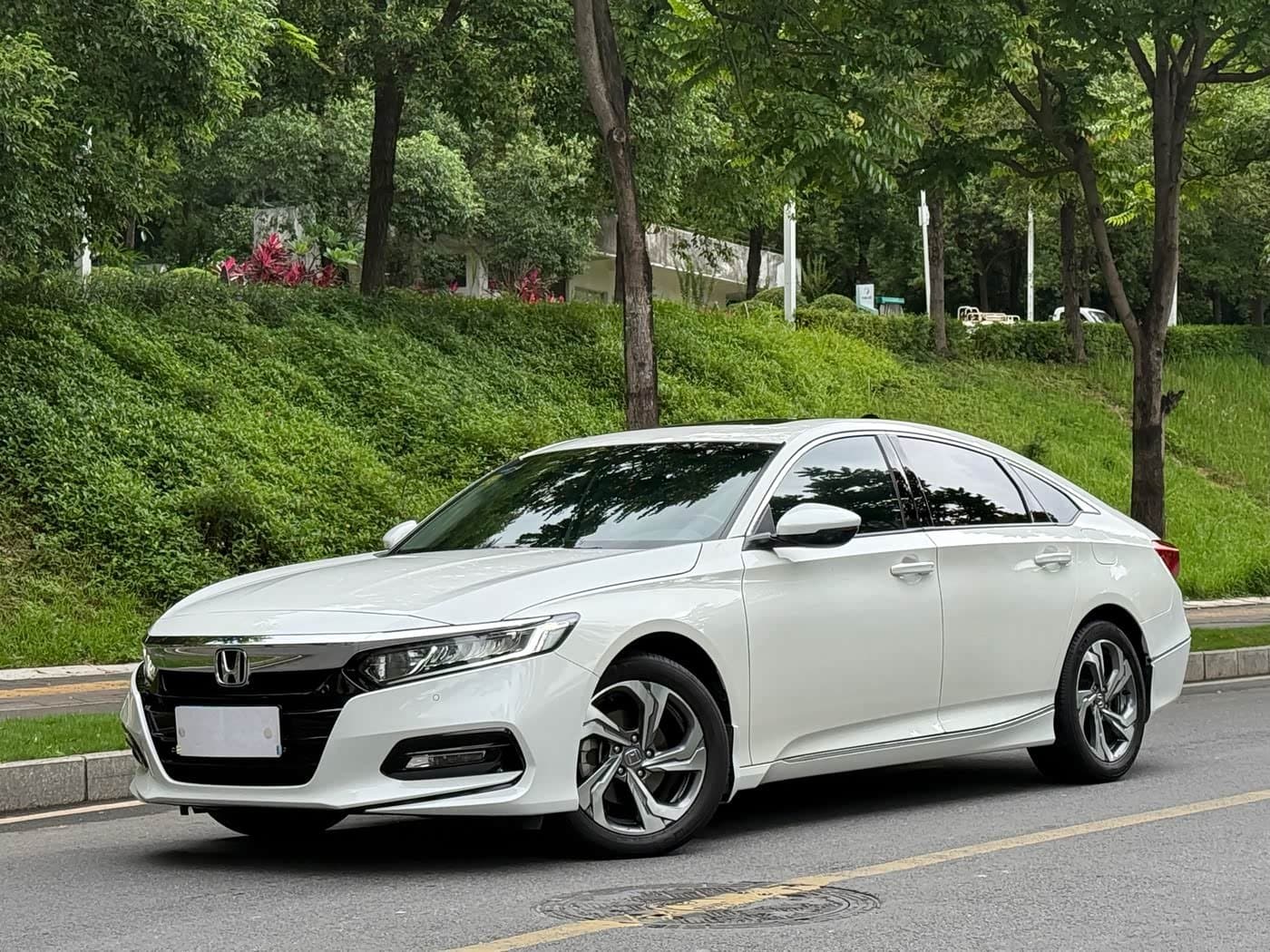 2019 Honda Accord White, 62,000 km, China export – photo 1