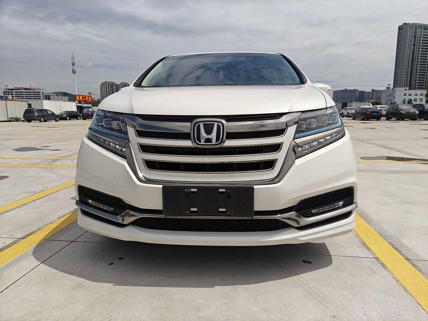 2019 Honda Elysion White, 80,000 km, China export – photo 2