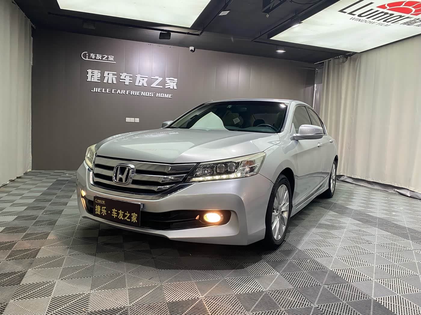 2013 Honda Accord 银灰色, 90,000 km, China export – photo 1