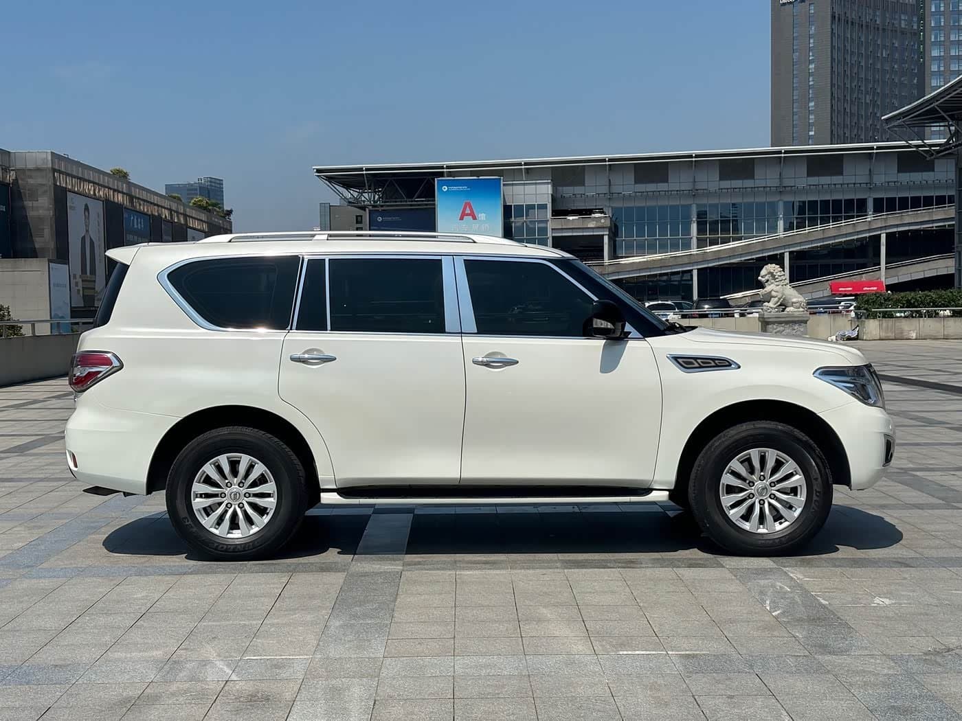 2017 Nissan Patrol White, 24,000 km, China export – photo 4