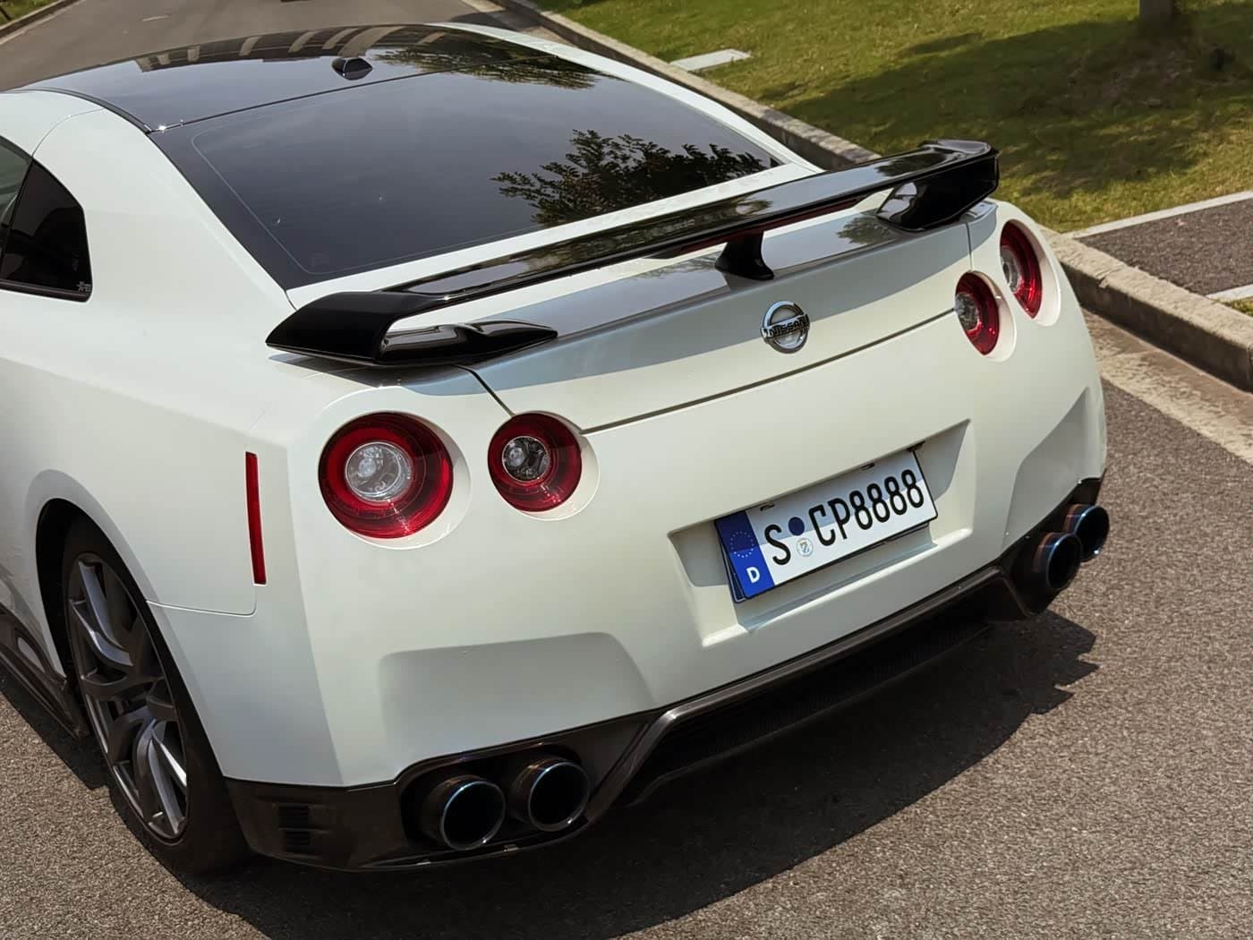 2010 Nissan GT-R White, 43,000 km, China export – photo 3