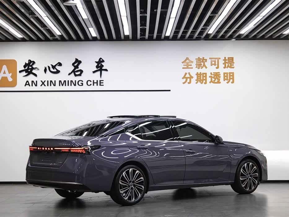 2025 Nissan Teana Red, 1,500 km, China export – photo 3