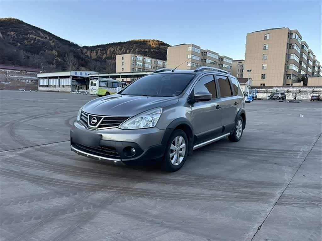 2013 Nissan Livina 银灰色, 128,900 km, China export – photo 1