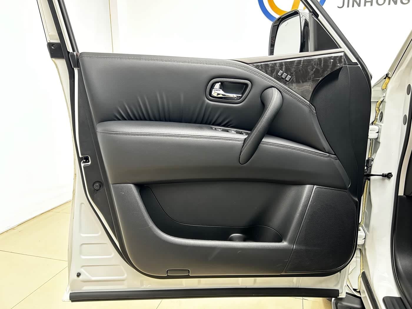 2022 Nissan Patrol White, 68,000 km, China export – photo 4