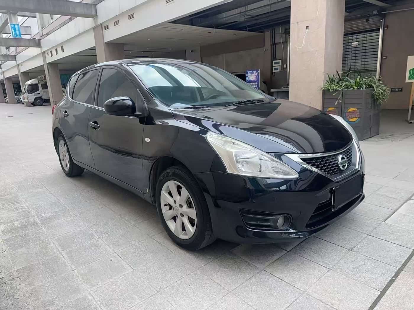 2013 Nissan Tiida Black, 120,000 km, China export – photo 3