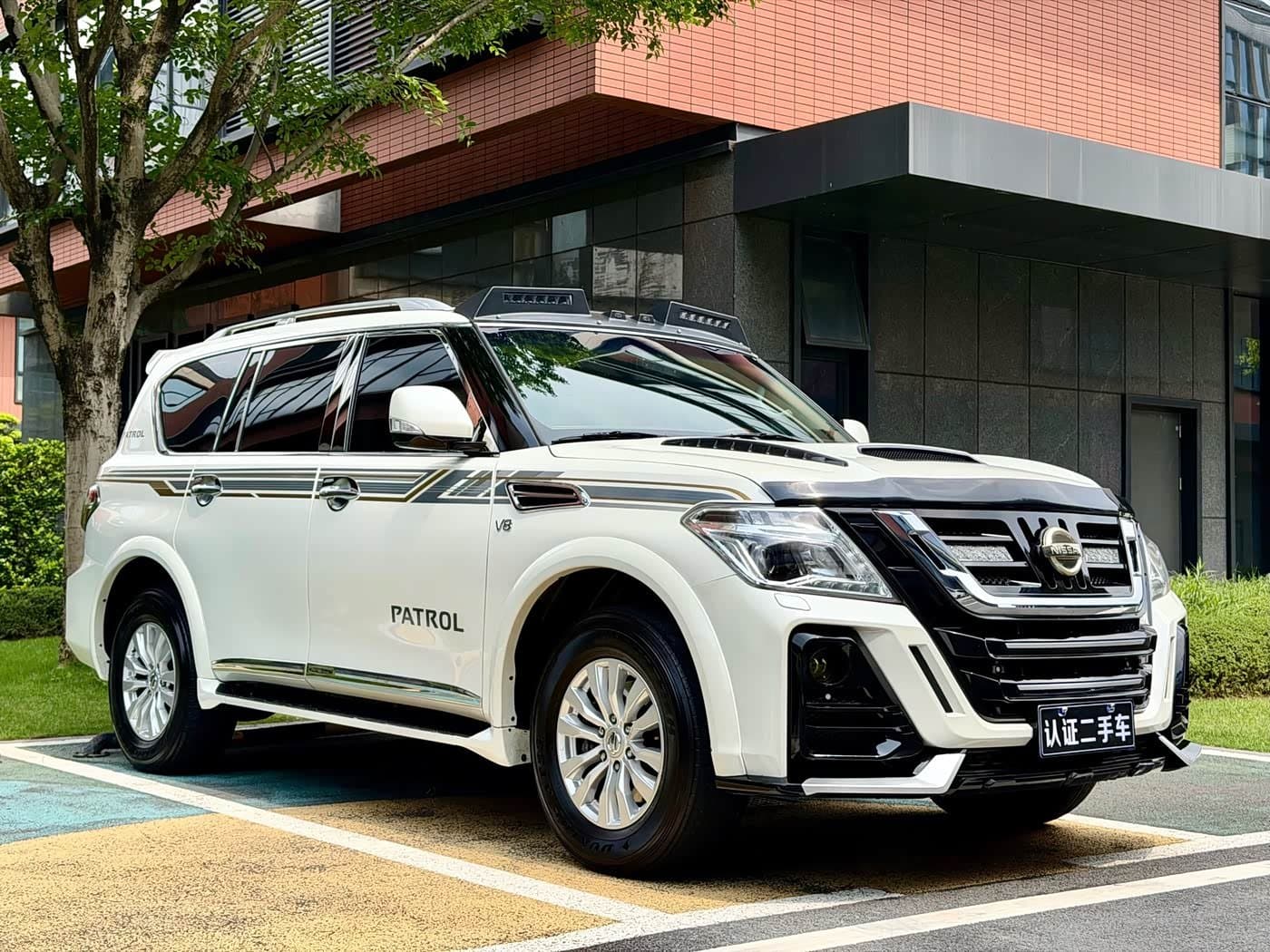 2016 Nissan Patrol White, 90,000 km, China export – photo 3