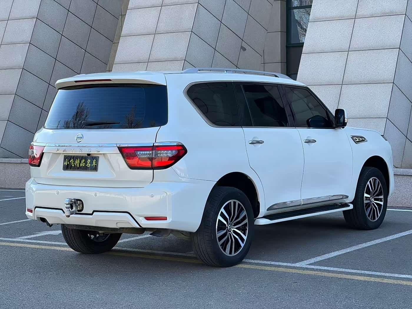 2017 Nissan Patrol White, 50,000 km, China export – photo 6