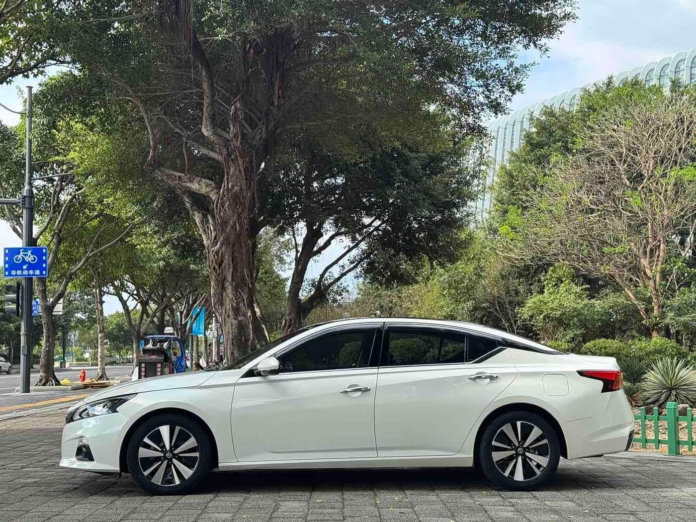 2020 Nissan Teana White, 80,000 km, China export – photo 3