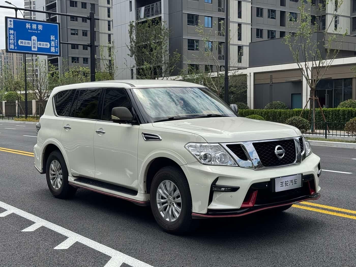 2017 Nissan Patrol White, 89,200 km, China export – photo 7