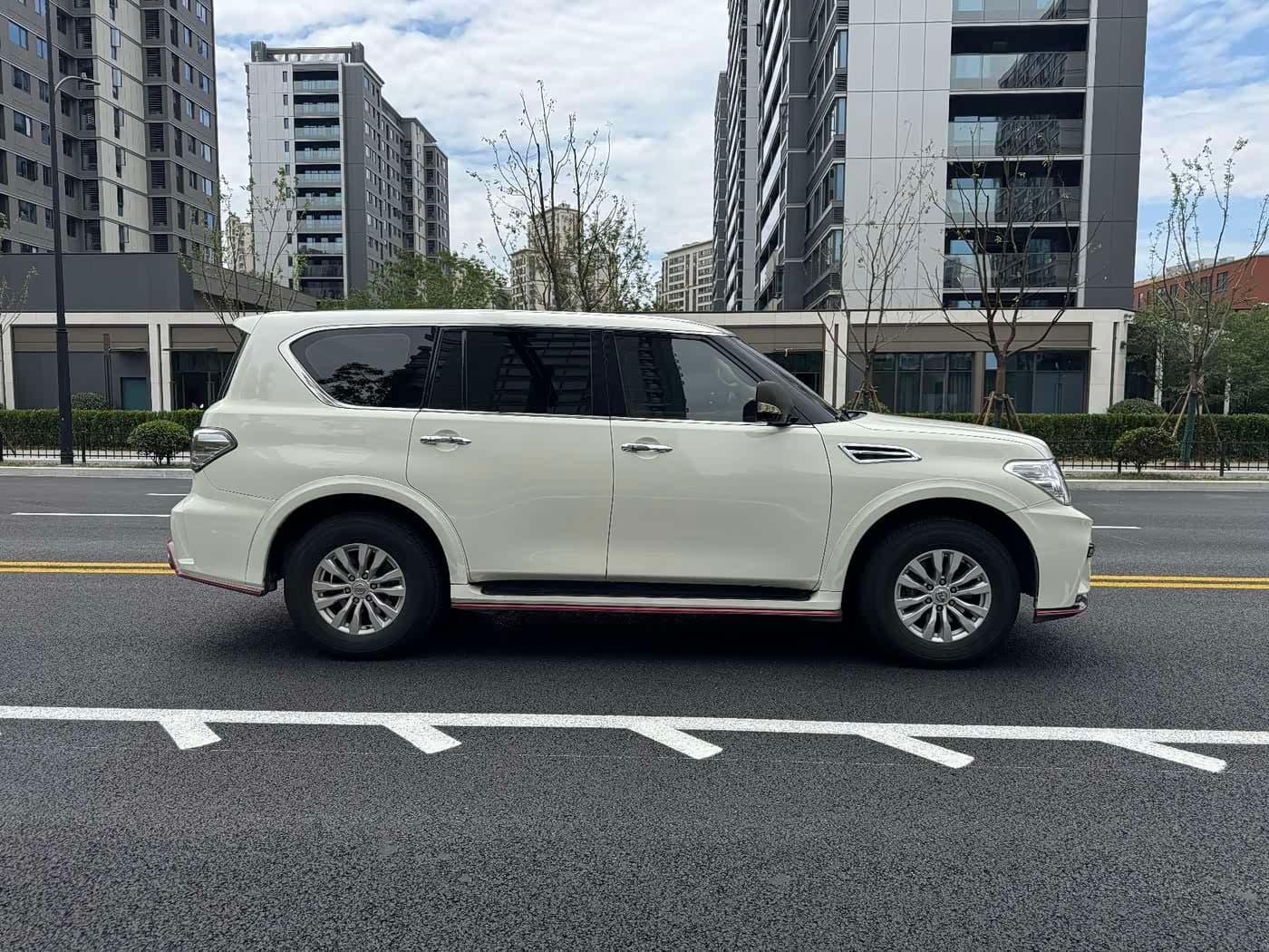 2017 Nissan Patrol White, 89,200 km, China export – photo 6