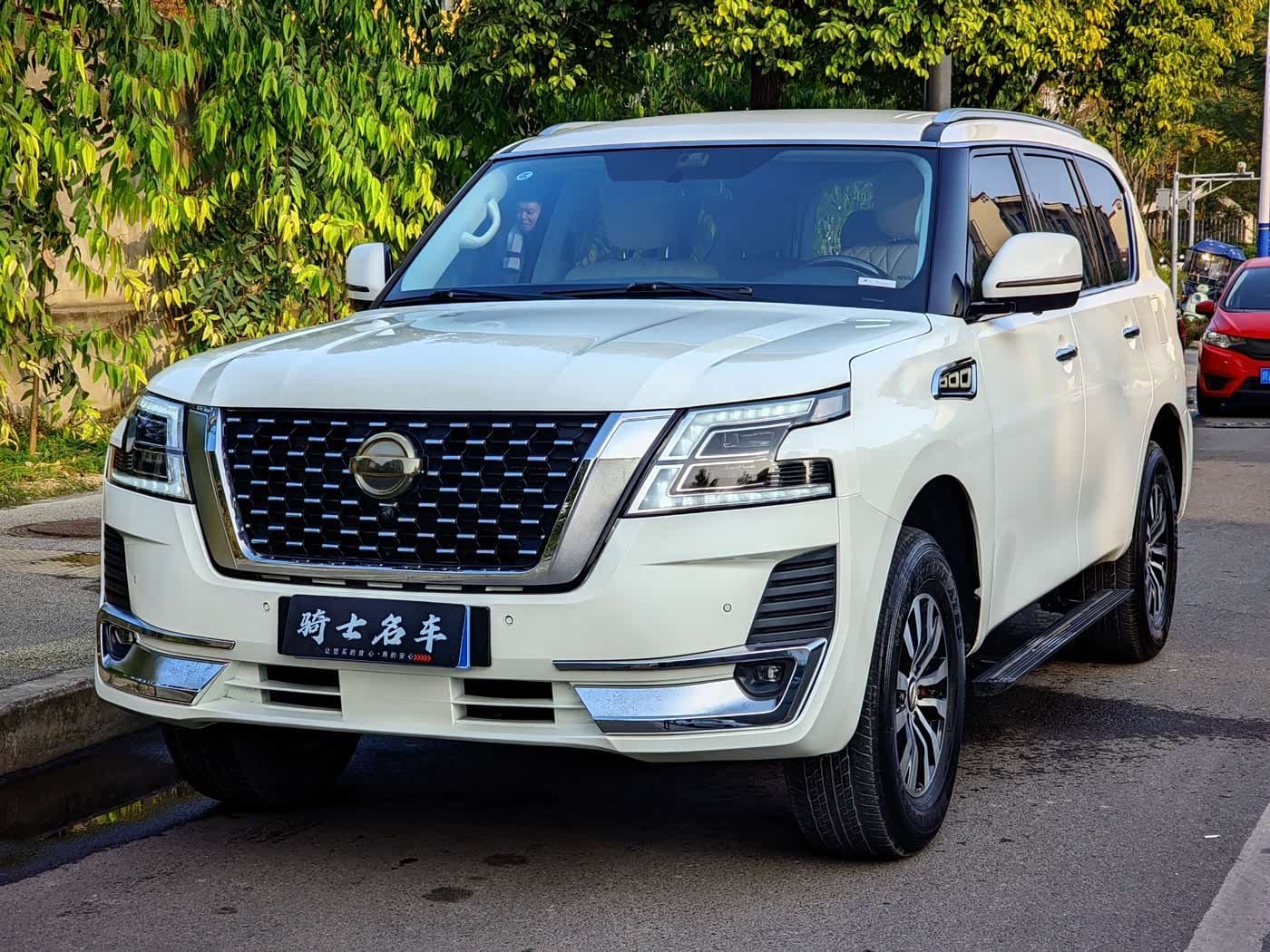 2017 Nissan Patrol White, 100,000 km, China export – photo 1