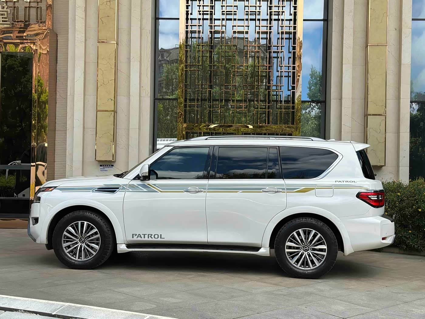 2022 Nissan Patrol White, 91,000 km, China export – photo 4