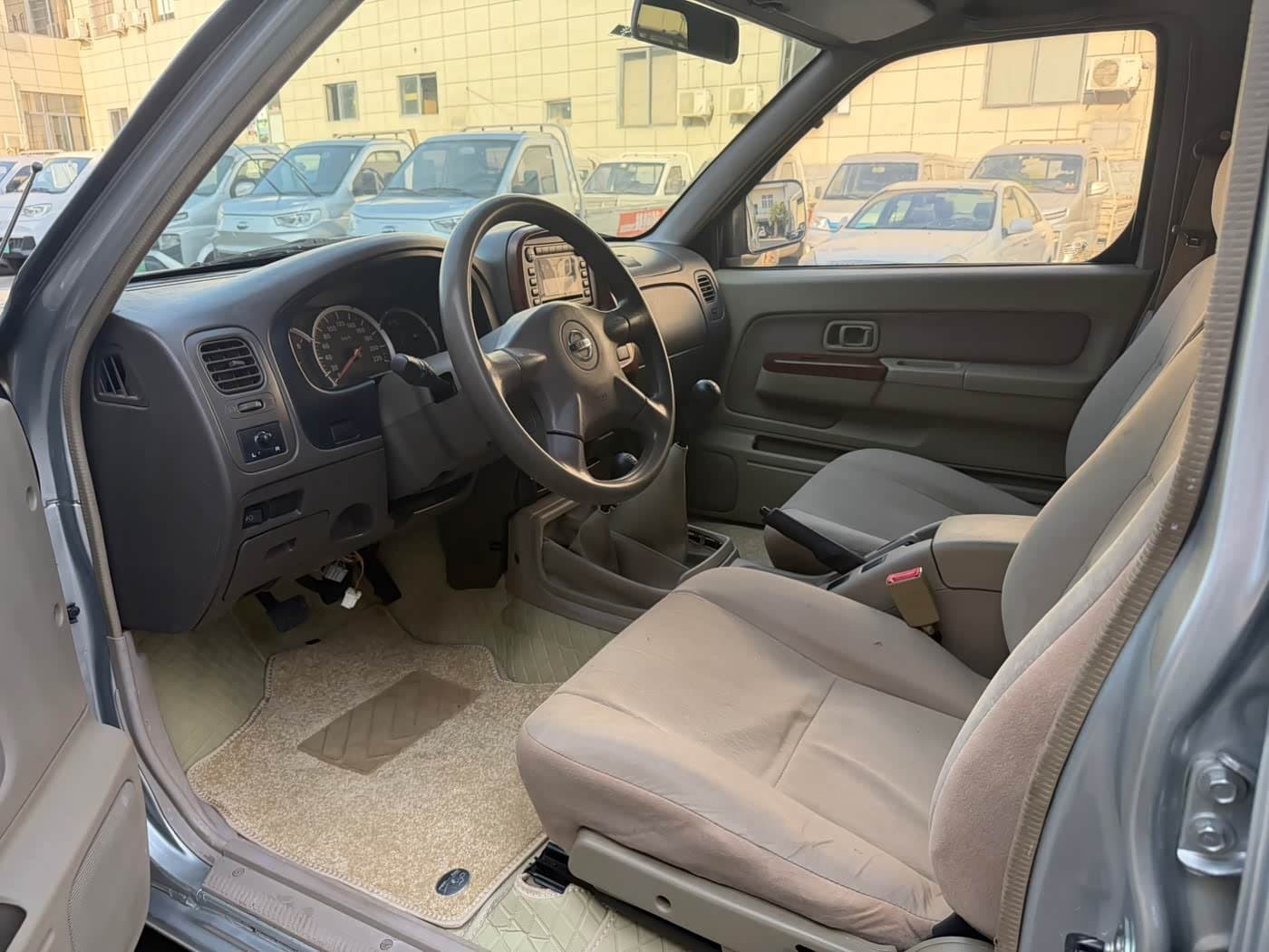 2013 Nissan ZN Van 银灰色, 97,000 km, China export – photo 4