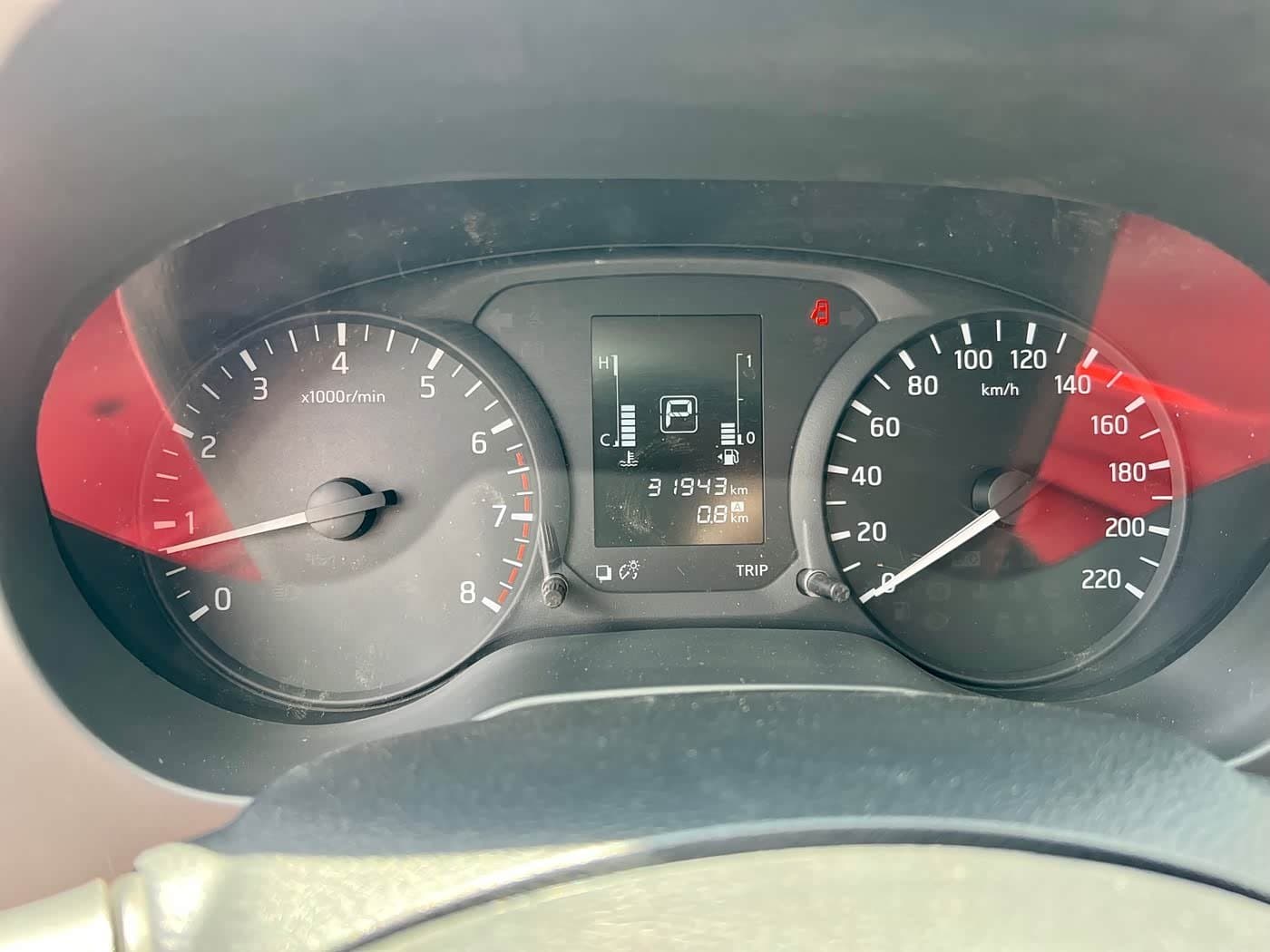 2017 Nissan Navara Black, 31,000 km, China export – photo 5