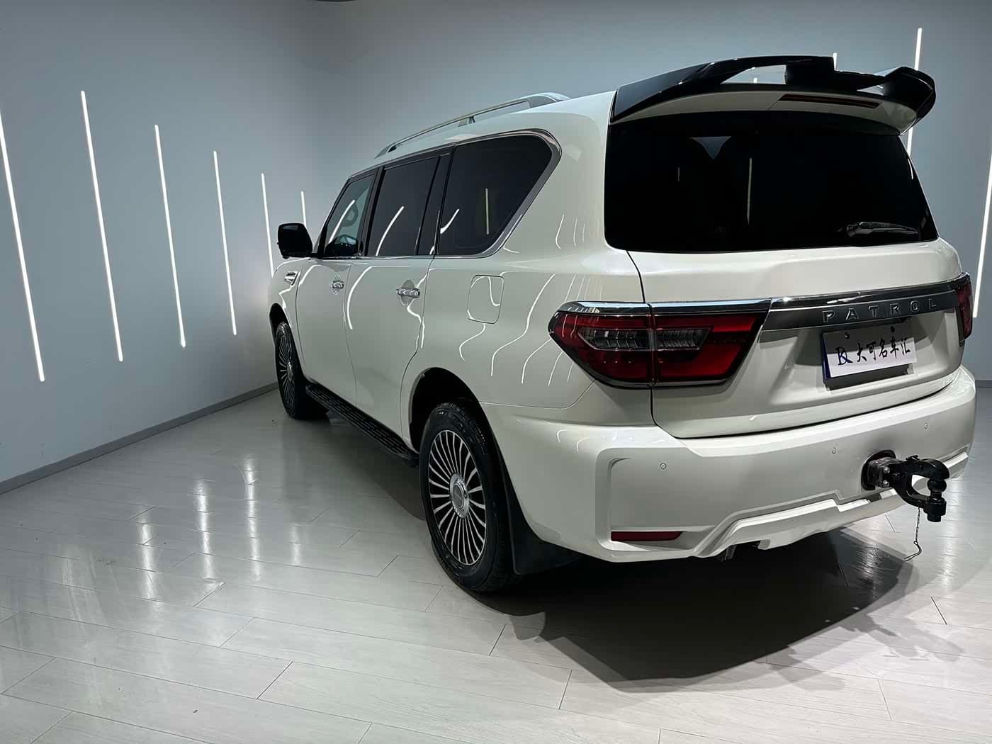 2017 Nissan Patrol White, 105,800 km, China export – photo 6