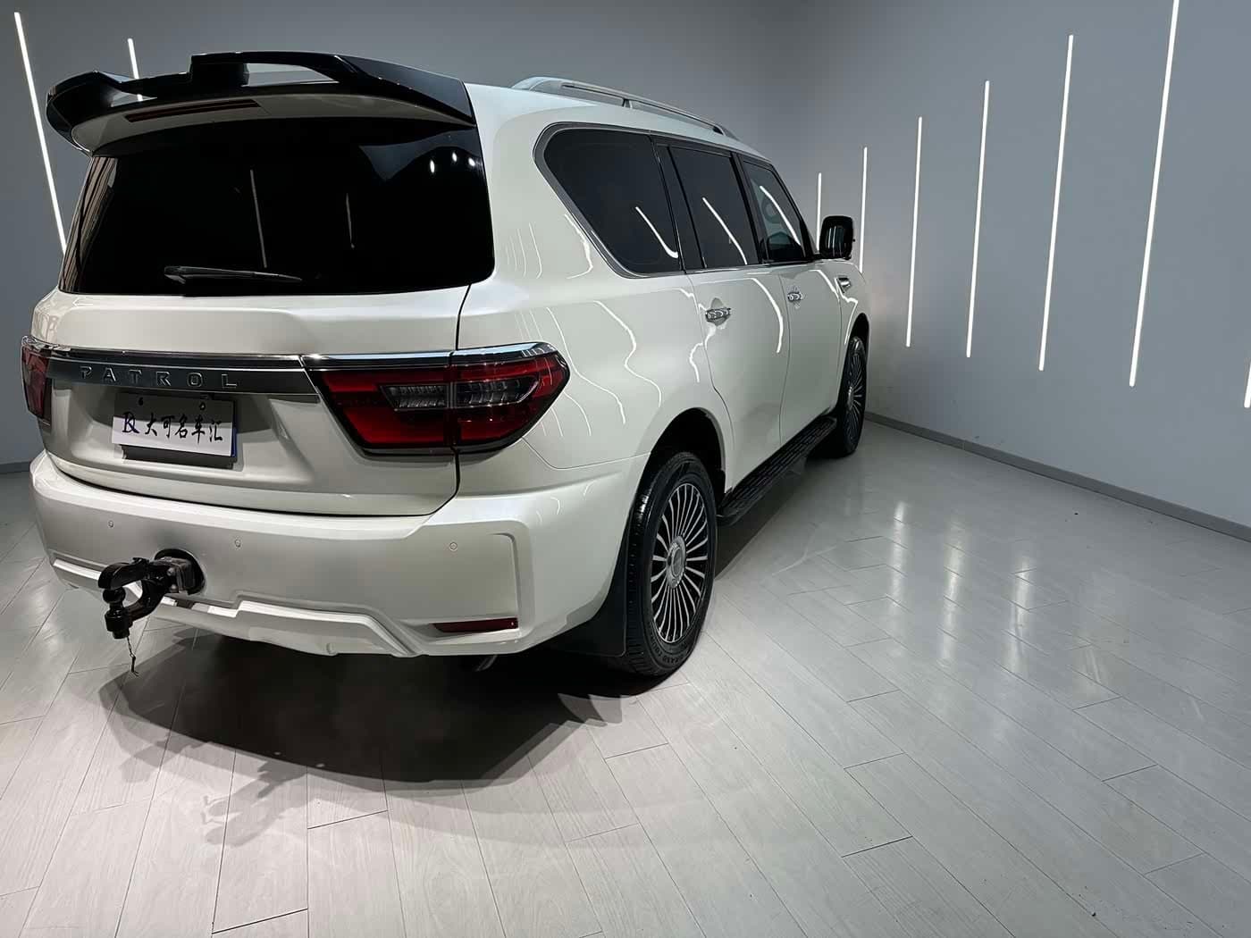 2017 Nissan Patrol White, 105,800 km, China export – photo 5