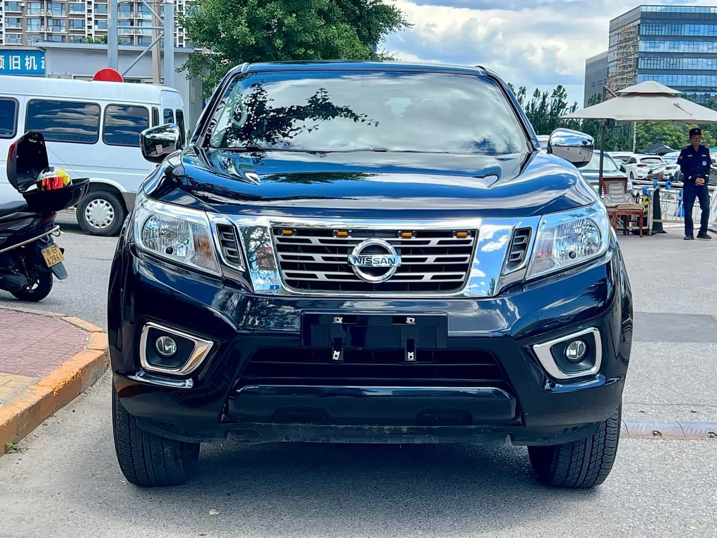 2017 Nissan Navara Black, 31,000 km, China export – photo 2