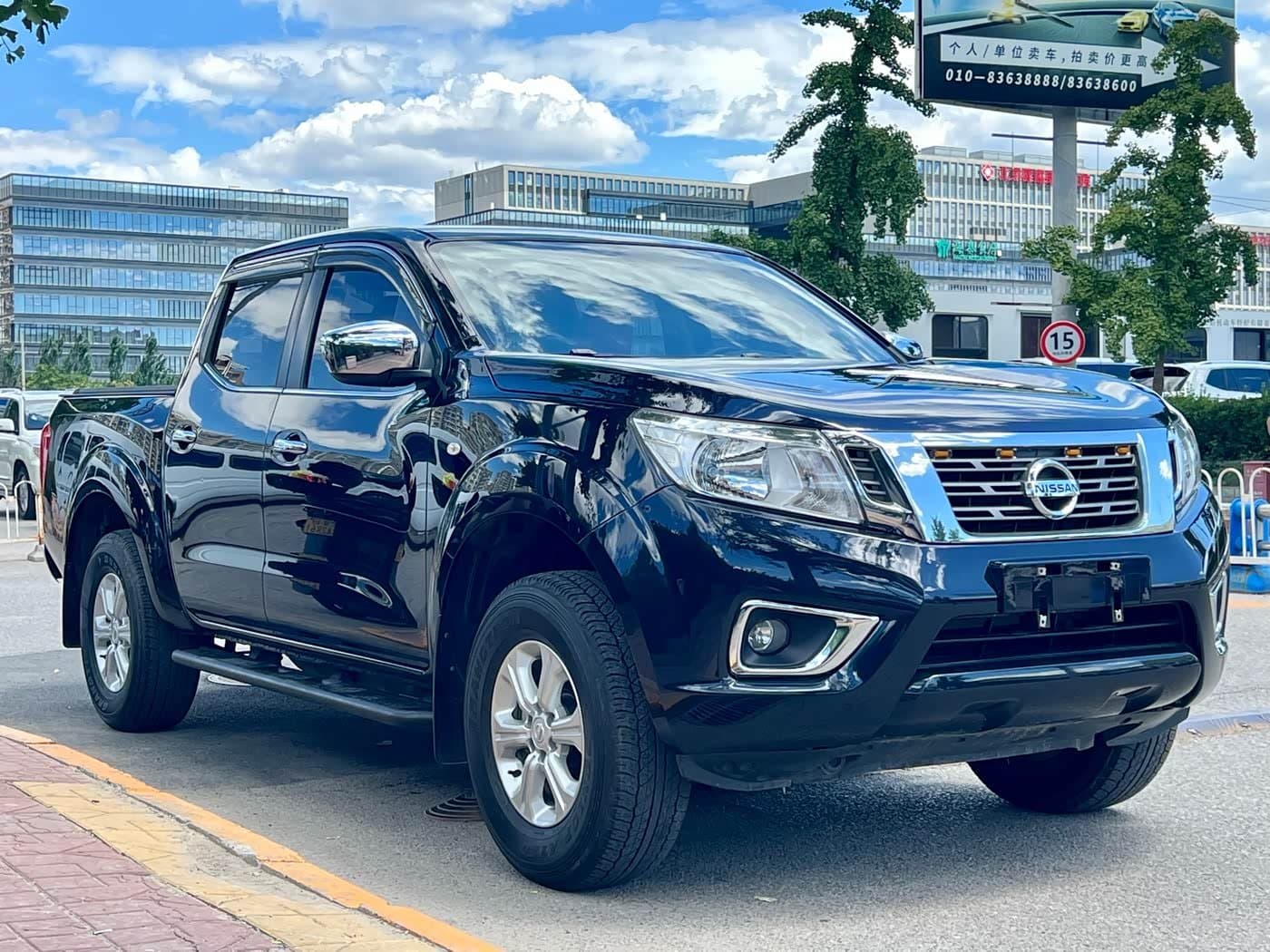 2017 Nissan Navara Black, 31,000 km, China export – photo 3