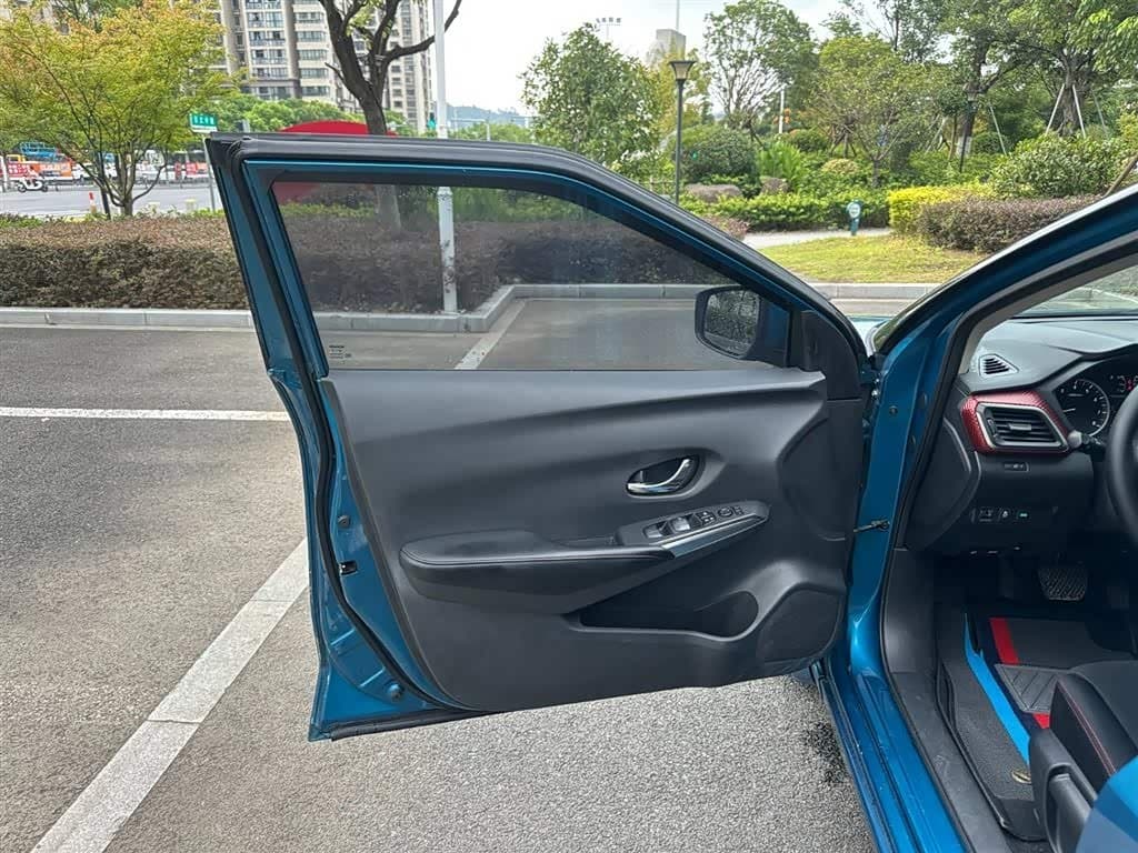2015 Nissan Bluebird Blue, 71,000 km, China export – photo 3