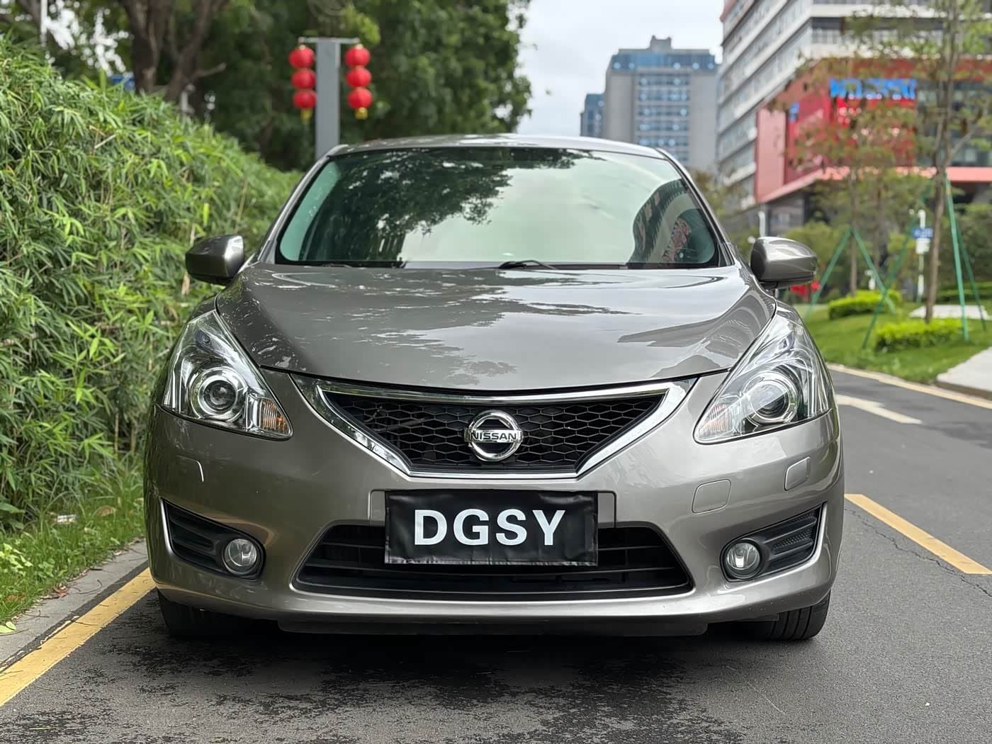 2011 Nissan Tiida 银灰色, 114,000 km, China export – photo 2