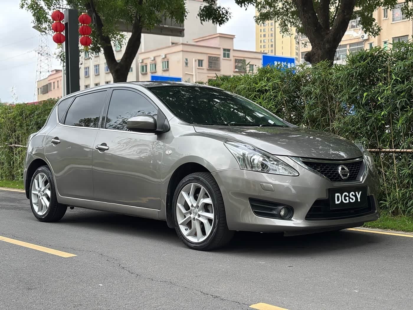 2011 Nissan Tiida 银灰色, 114,000 km, China export – photo 3