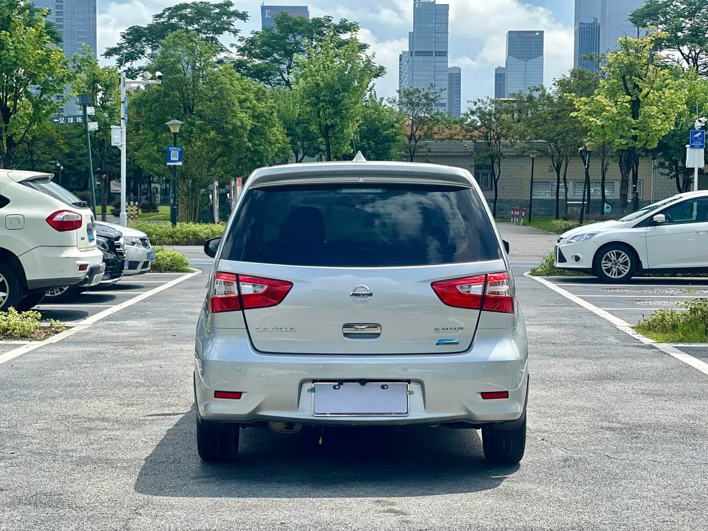 - Nissan Livina 银灰色, 77,000 km, China export – photo 5