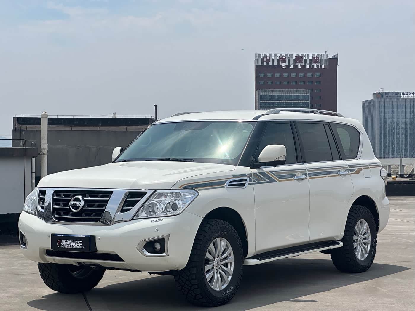 2017 Nissan Patrol White, 120,000 km, China export – photo 1