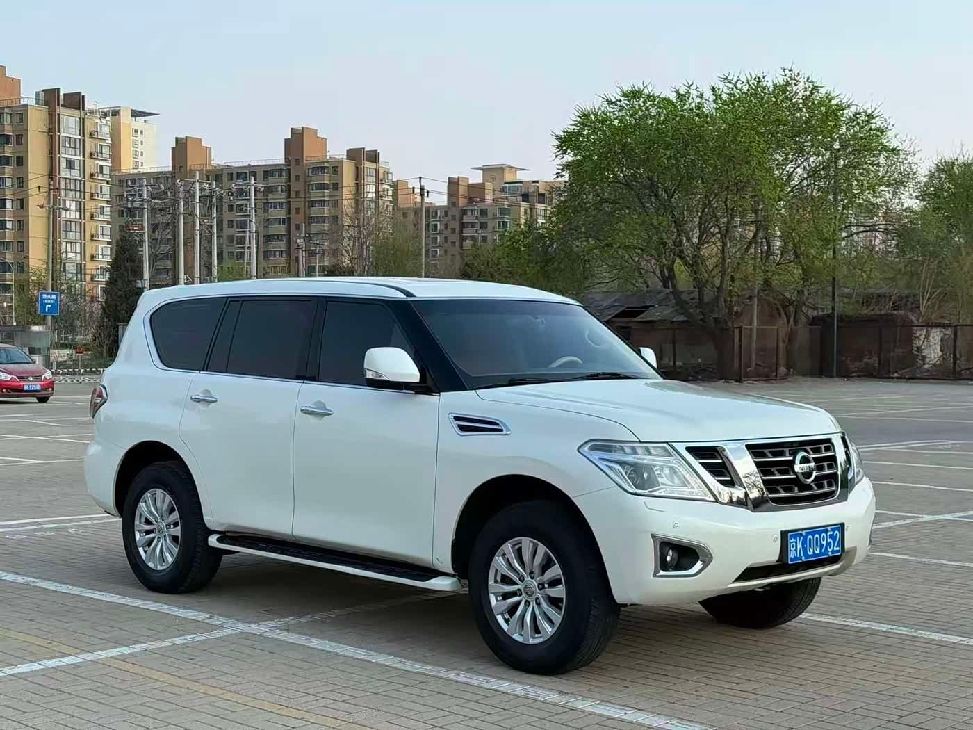 2017 Nissan Patrol White, 60,000 km, China export – photo 3