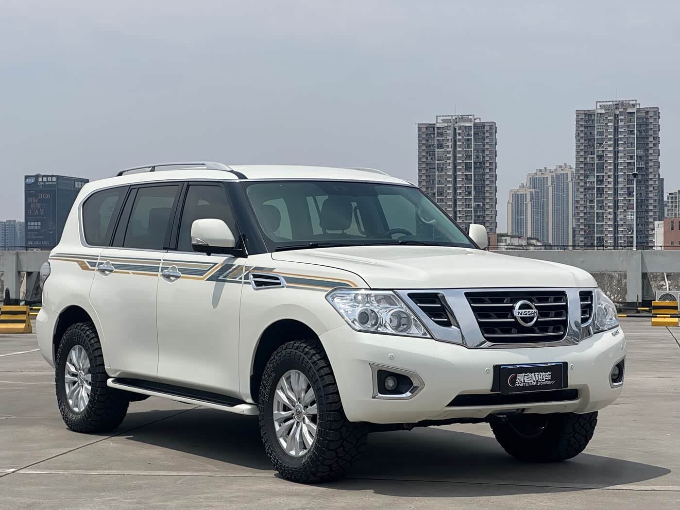2017 Nissan Patrol White, 120,000 km, China export – photo 3