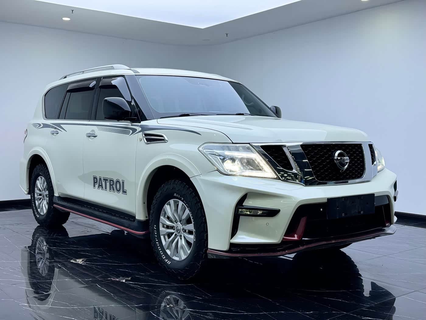2017 Nissan Patrol White, 123,000 km, China export – photo 3