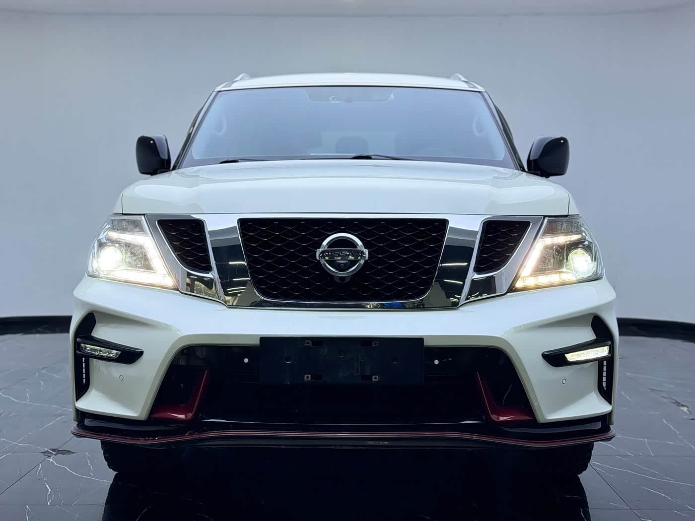 2017 Nissan Patrol White, 123,000 km, China export – photo 2