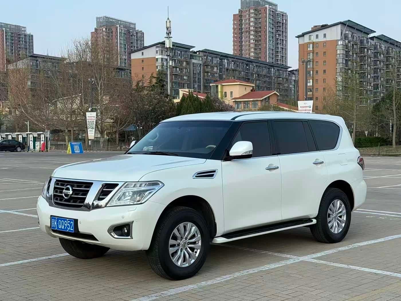 2017 Nissan Patrol White, 60,000 km, China export – photo 1