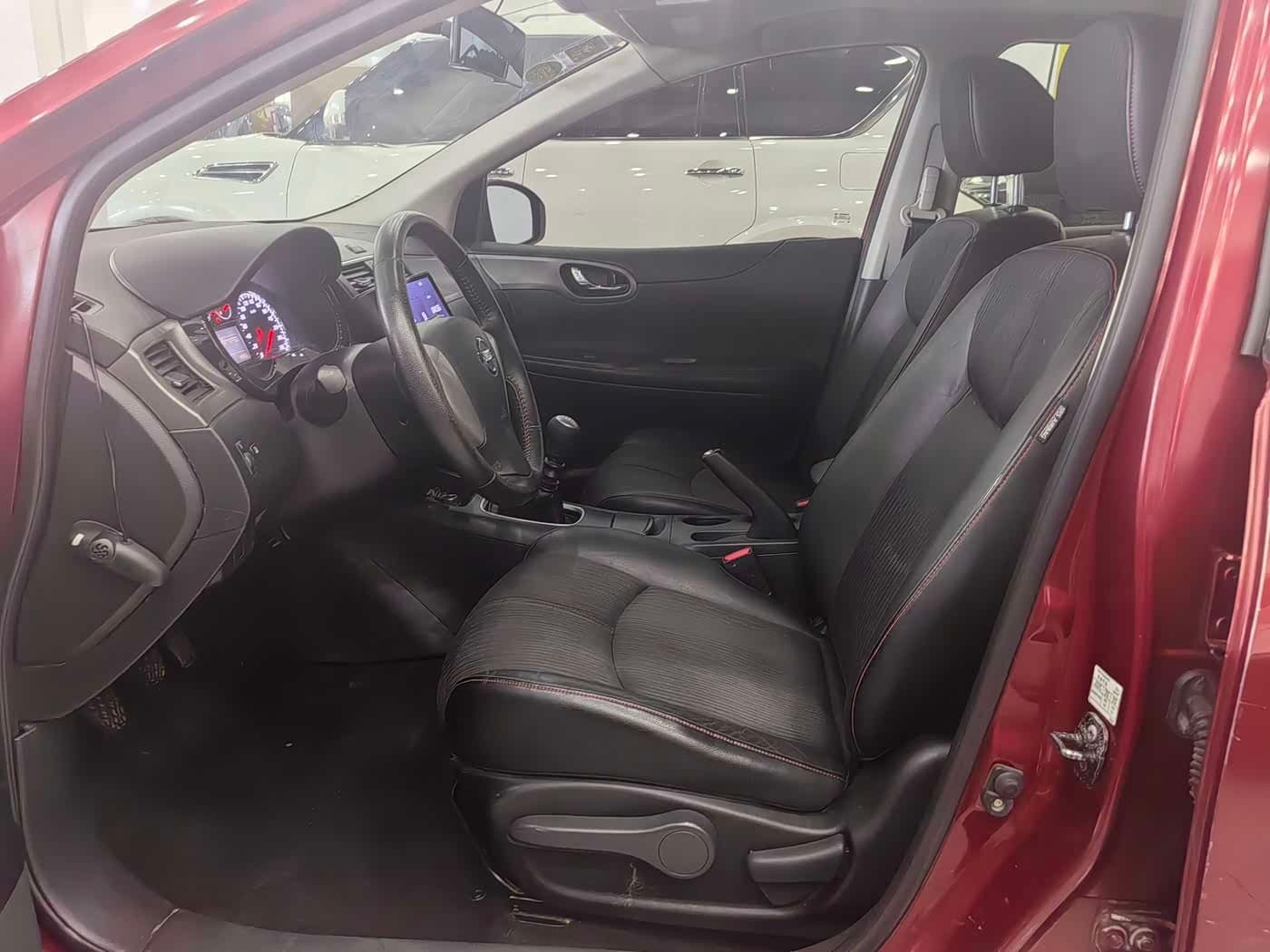 2011 Nissan Tiida Red, 100,000 km, China export – photo 4