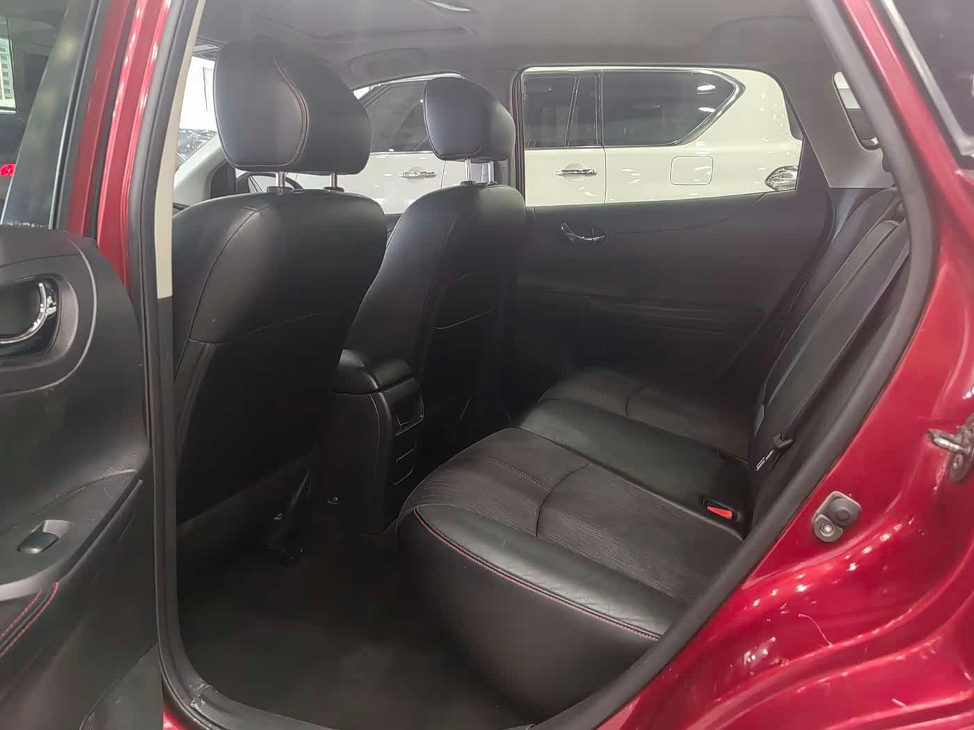 2011 Nissan Tiida Red, 100,000 km, China export – photo 5