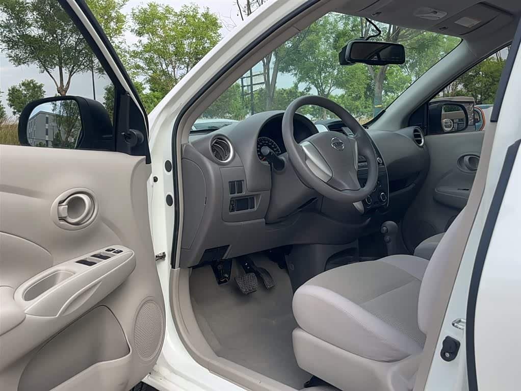 2016 Nissan Sunny White, 47,900 km, China export – photo 4