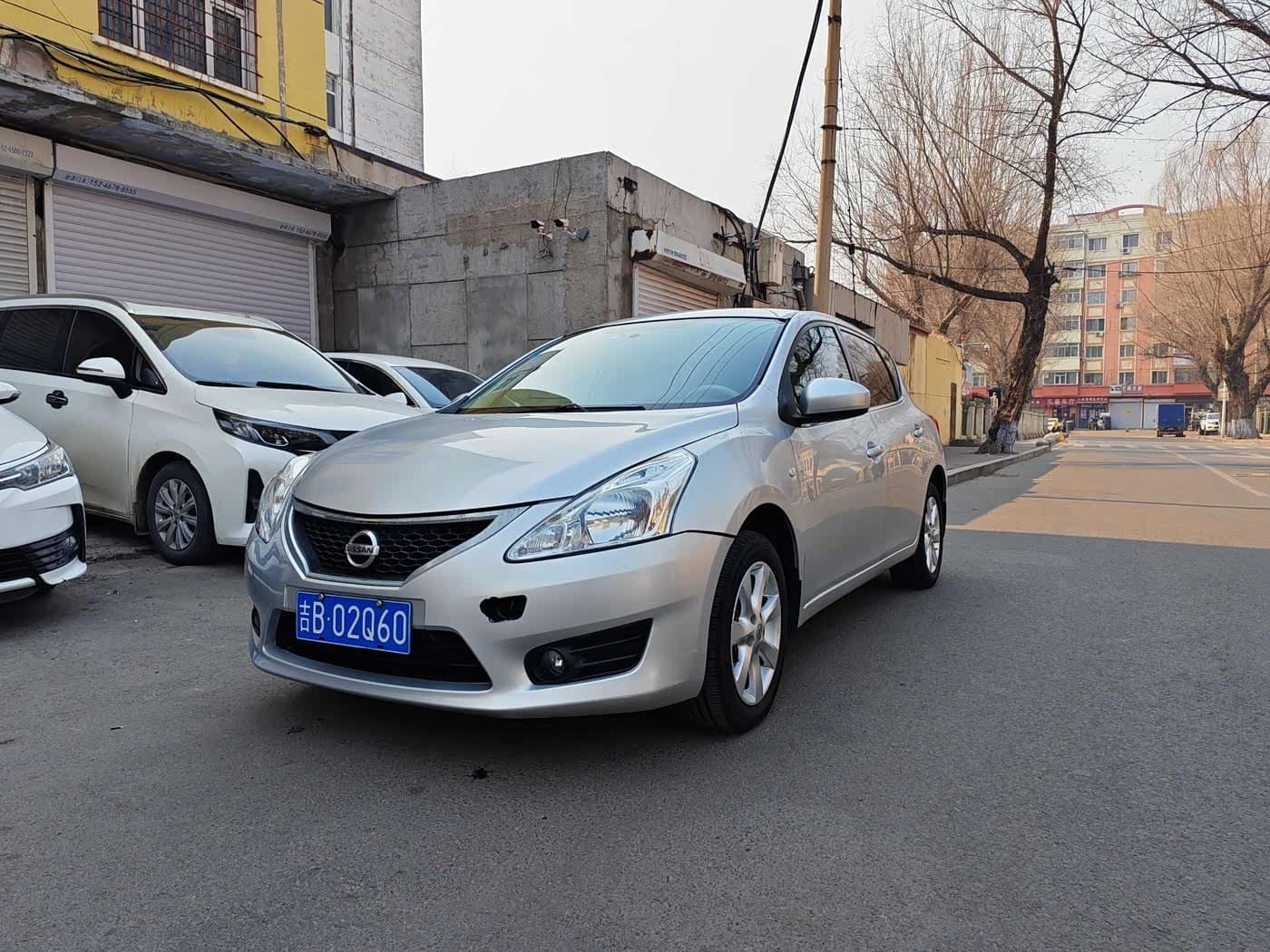 2012 Nissan Tiida 银灰色, 120,000 km, China export – photo 1