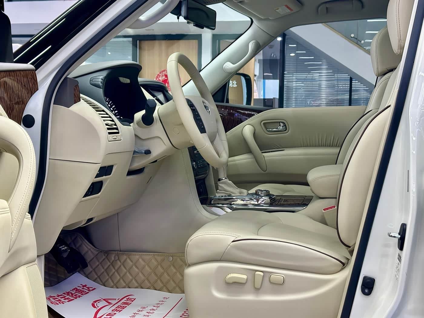 2017 Nissan Patrol White, 34,000 km, China export – photo 7