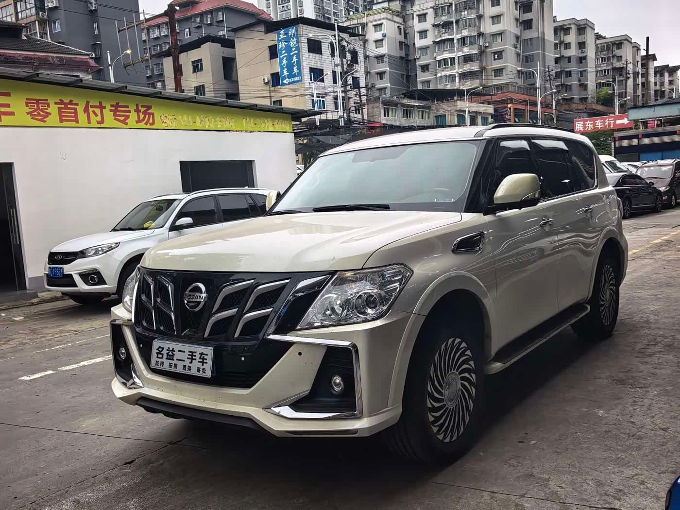 2017 Nissan Patrol White, 130,000 km, China export – photo 2
