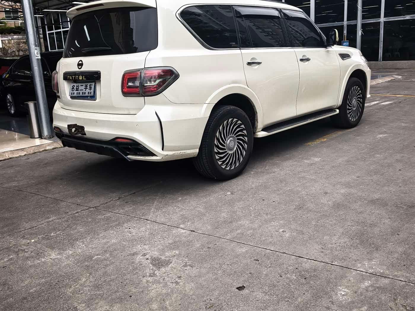 2017 Nissan Patrol White, 130,000 km, China export – photo 6