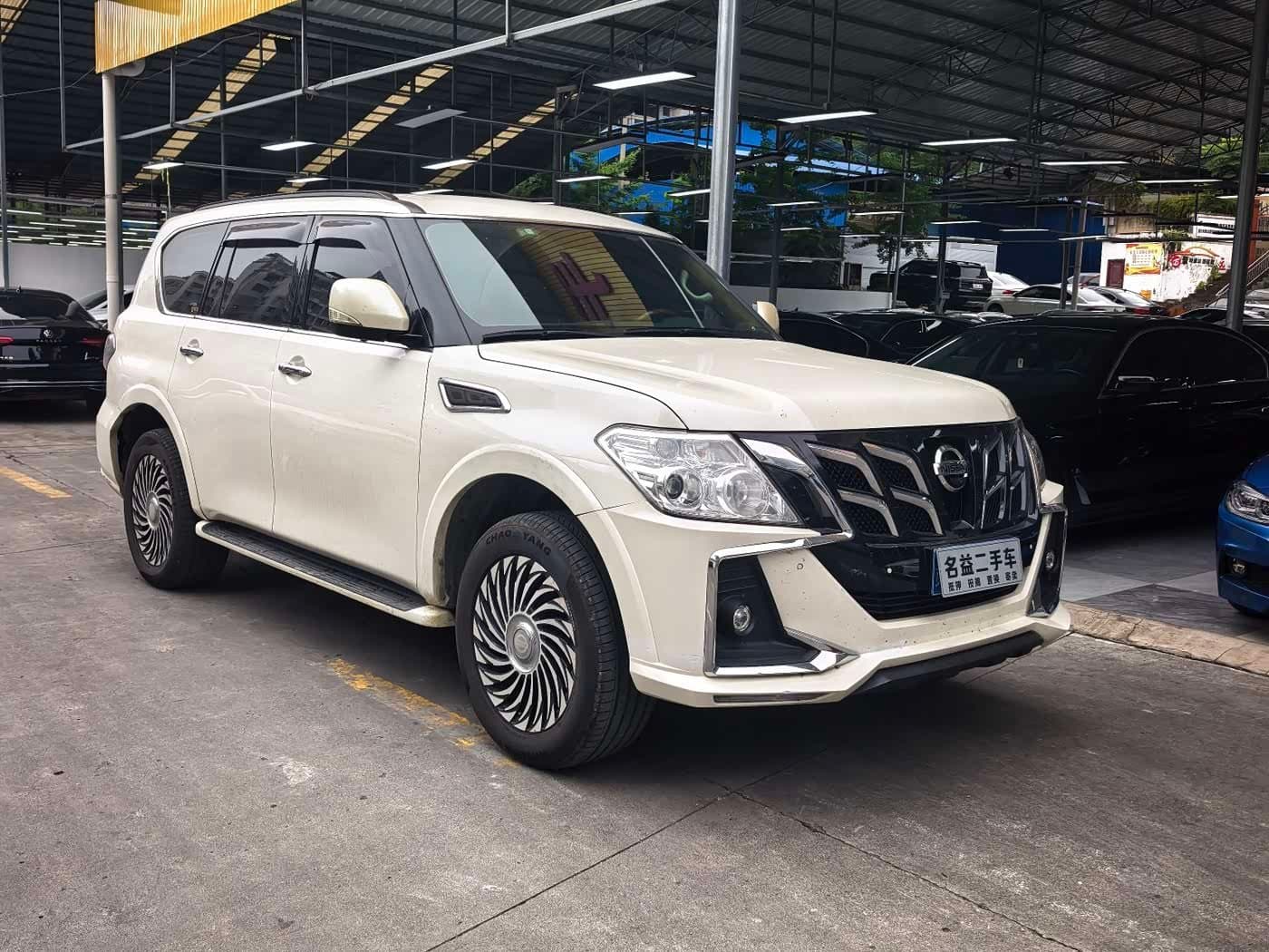 2017 Nissan Patrol White, 130,000 km, China export – photo 3