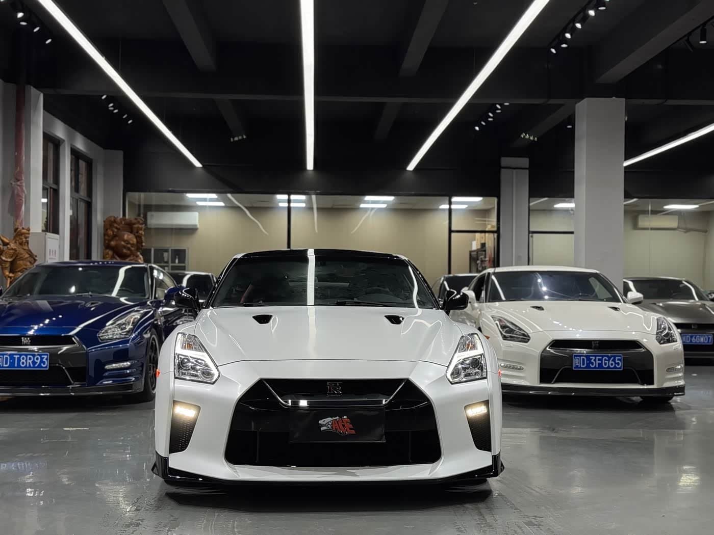 - Nissan GT-R Blue, 40,000 km, China export – photo 1