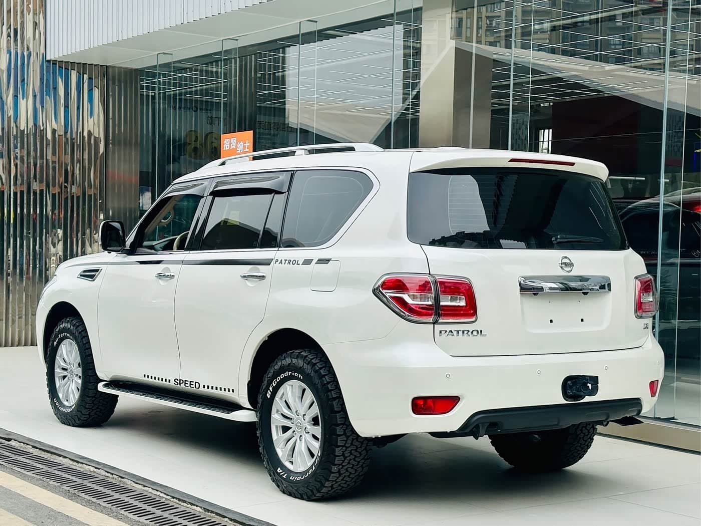 2017 Nissan Patrol White, 38,000 km, China export – photo 4