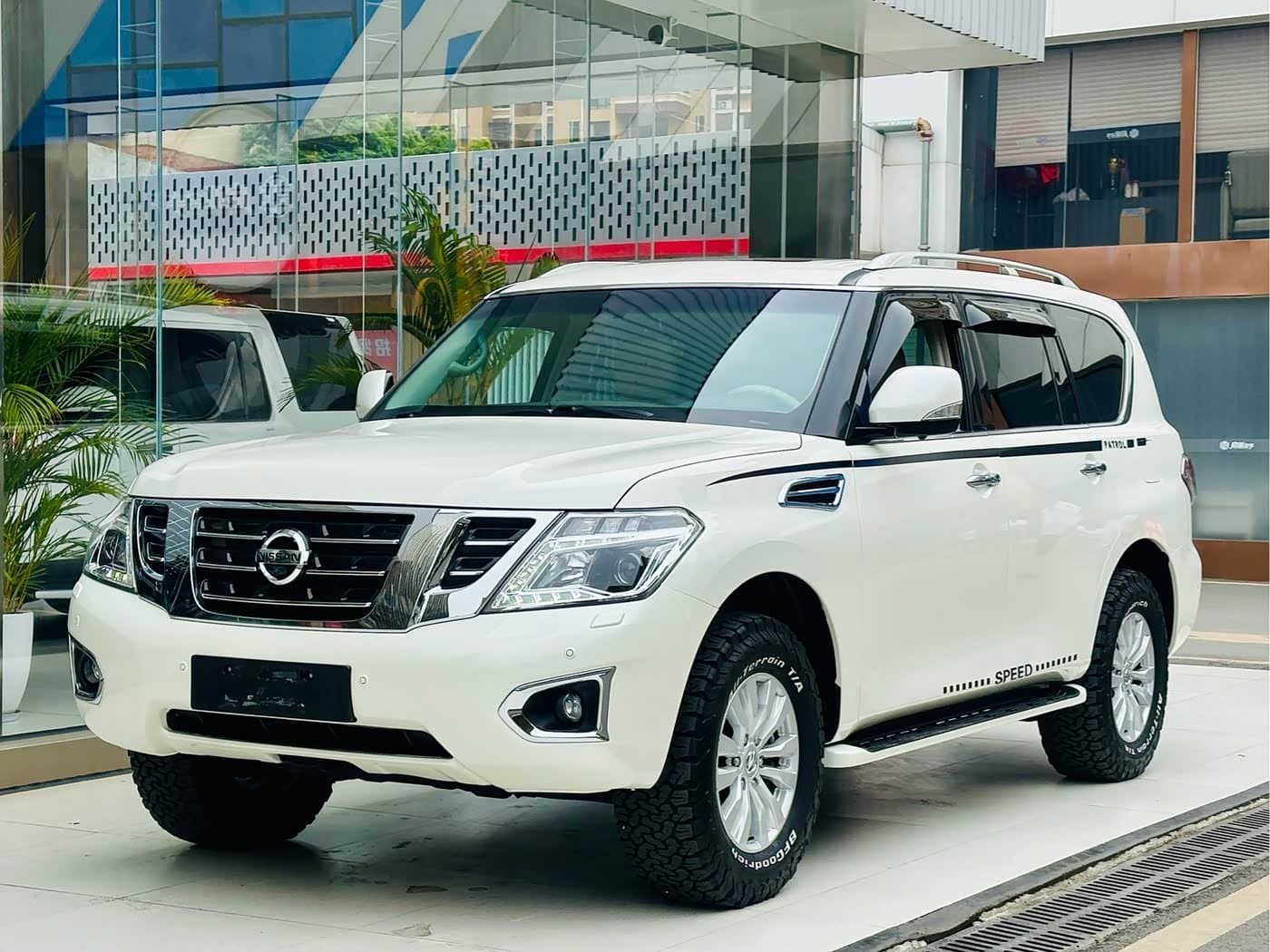2017 Nissan Patrol White, 38,000 km, China export – photo 1
