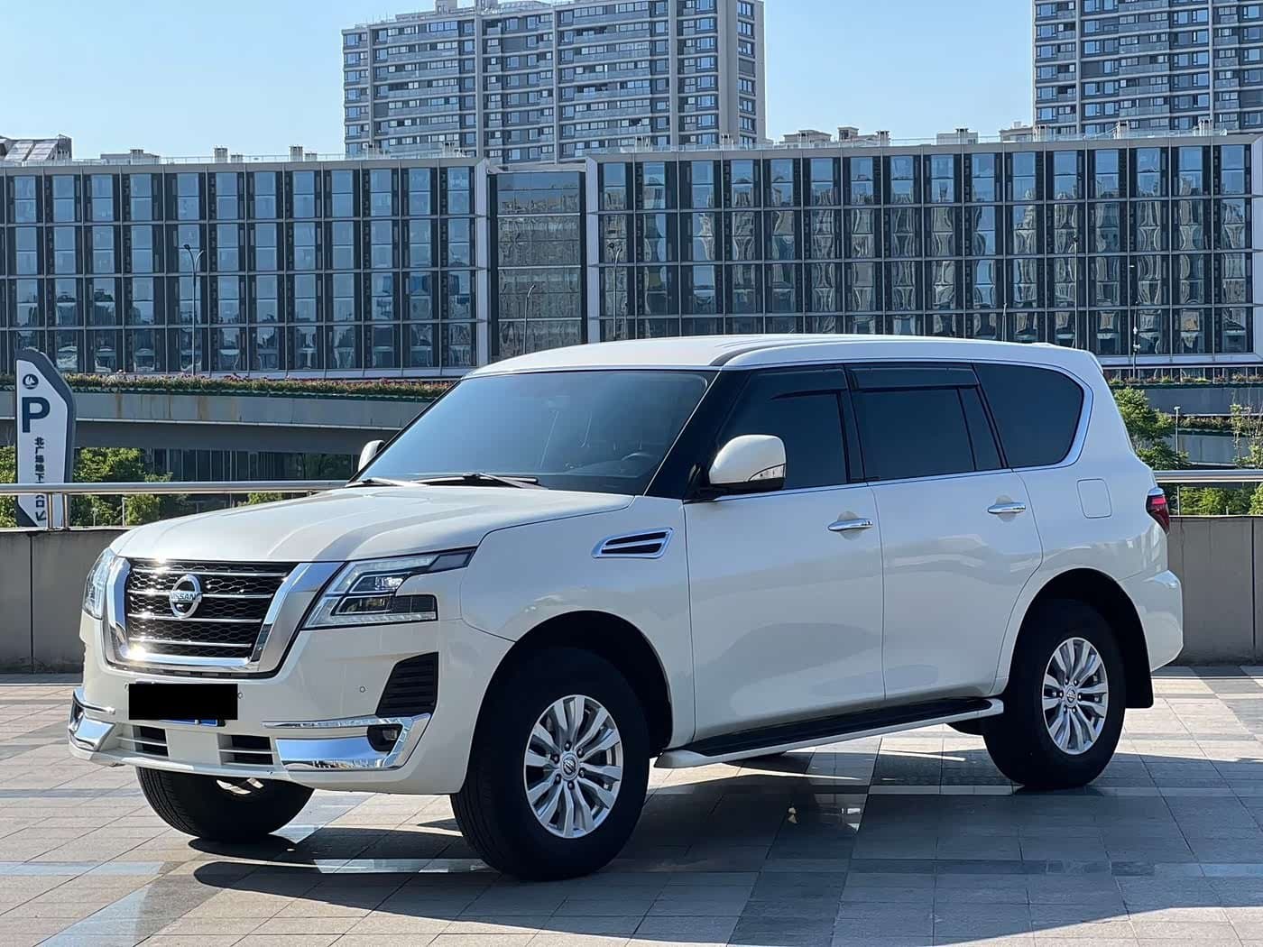 2017 Nissan Patrol White, 130,000 km, China export – photo 1
