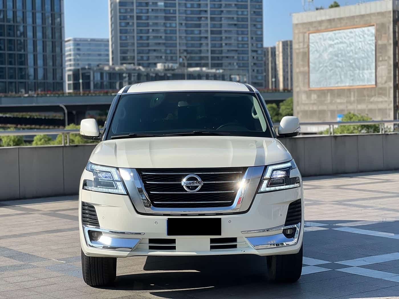 2017 Nissan Patrol White, 130,000 km, China export – photo 2