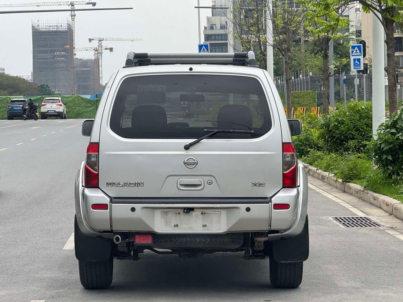 - Nissan Paladin 银灰色, 240,000 km, China export – photo 5