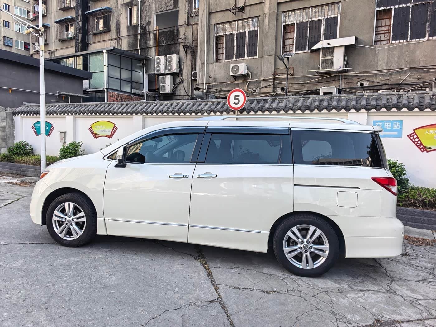 2015 Nissan Quest White, 141,000 km, China export – photo 4