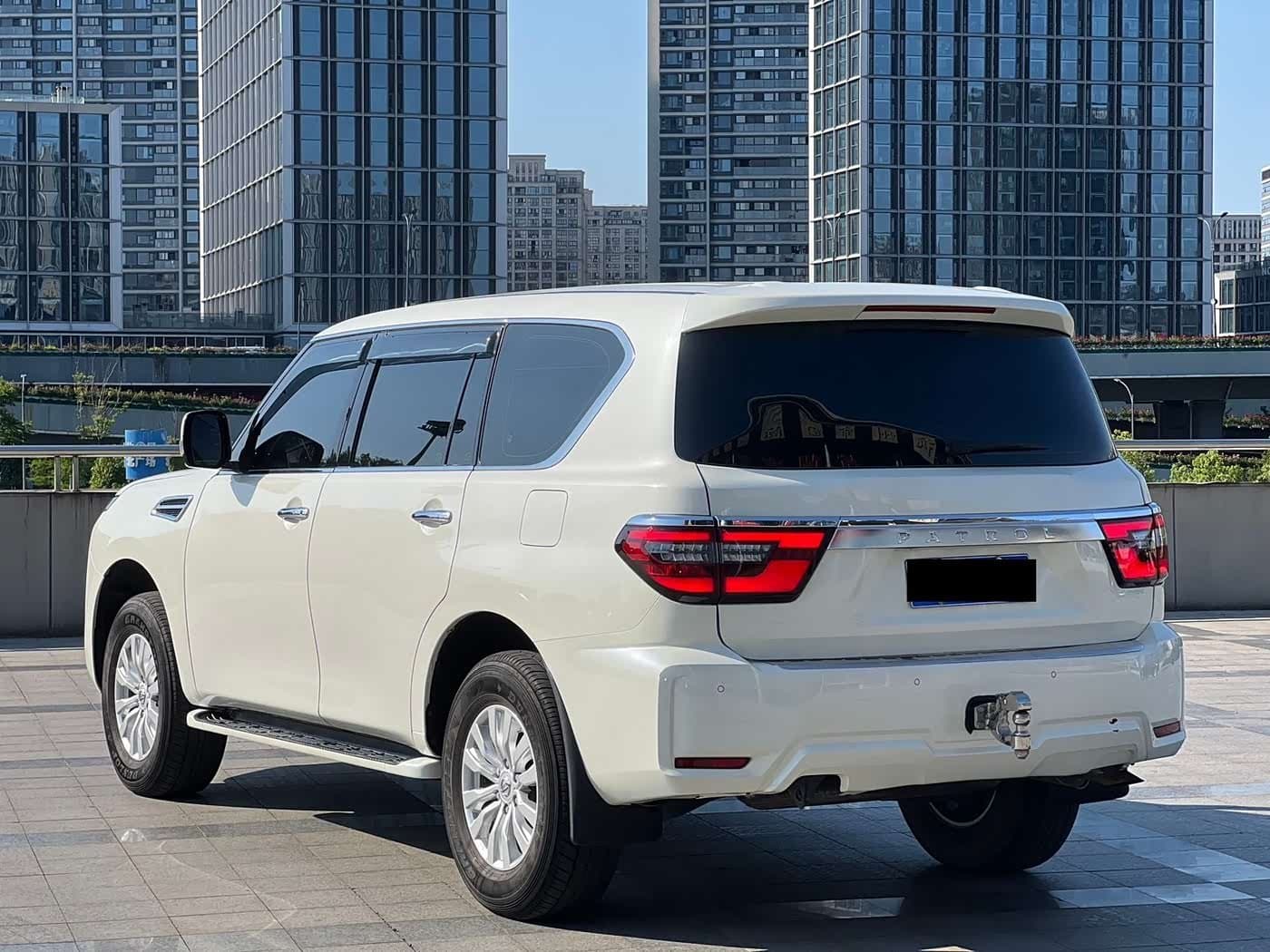 2017 Nissan Patrol White, 130,000 km, China export – photo 4